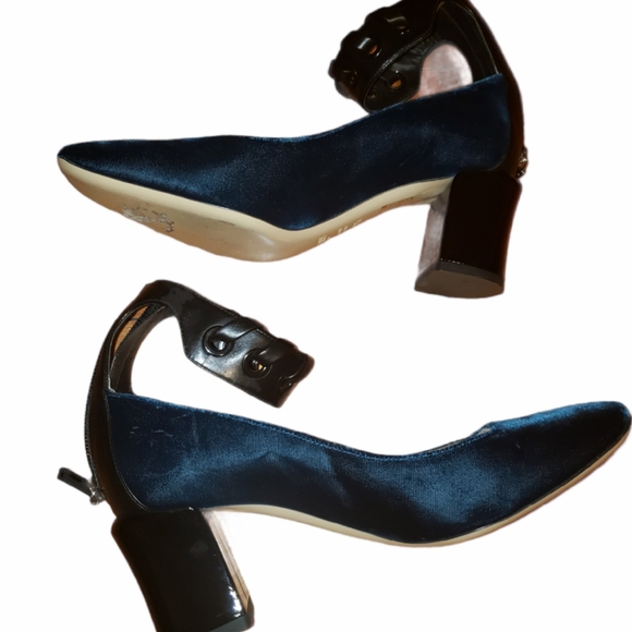 Fendi- Gorgeous dark blue suede fendi heels - Picture 2 of 3